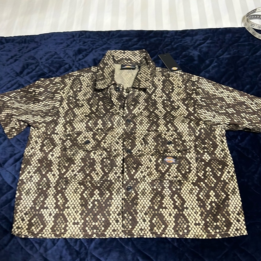Dickies Camden Camo Snakeprint Button Up Cropped Shirt Size M NWT - Picture 5 of 8